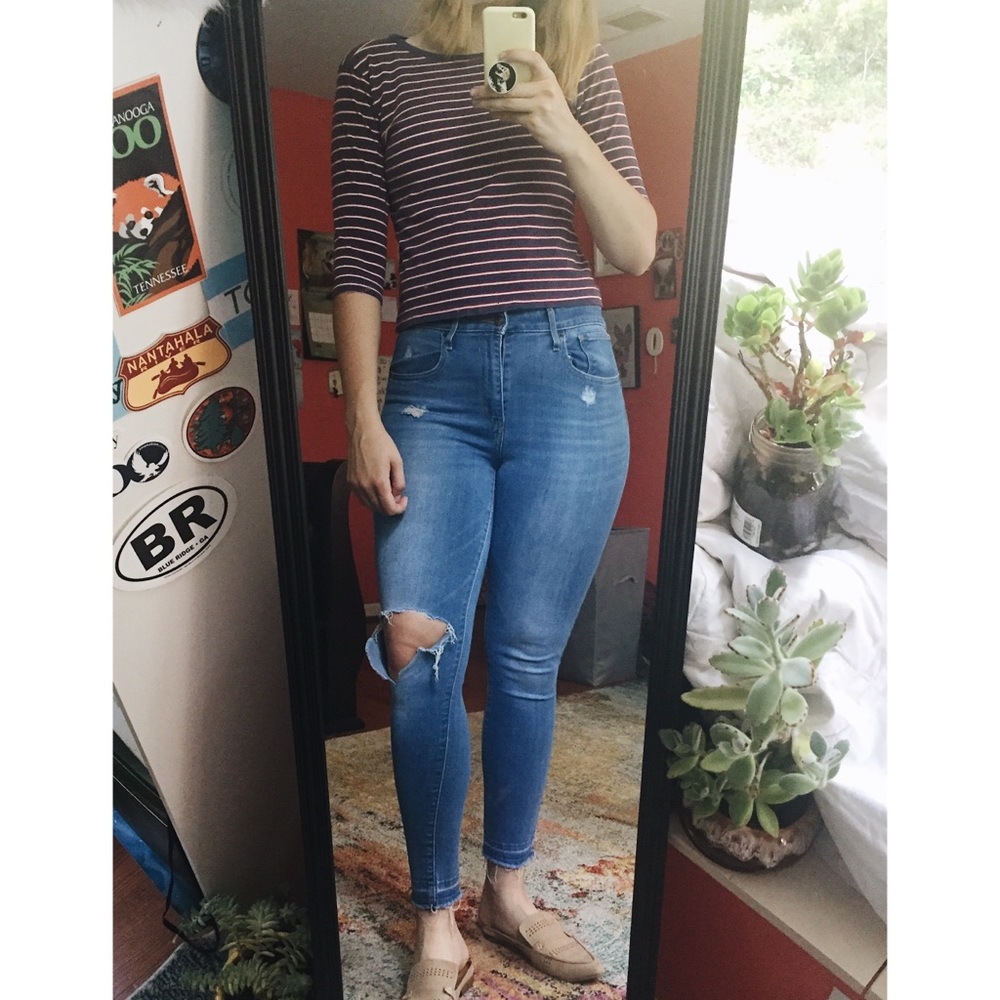 Levi’s Distressed High-Rise Skinny Jeans